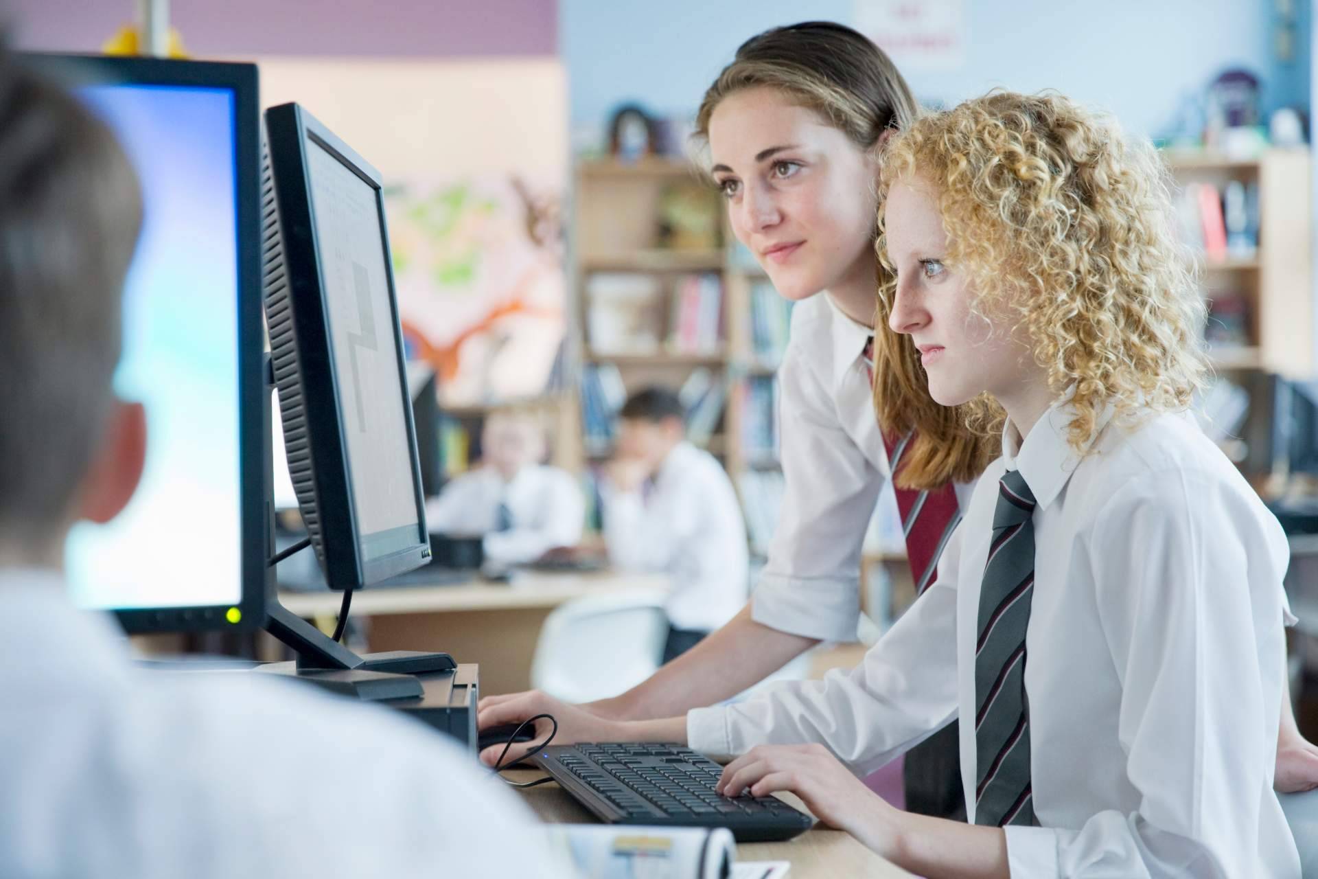 Ayudas para el inicio de curso escolar que se pueden solicitar con certificado digital, por CertificadoElectronico.es