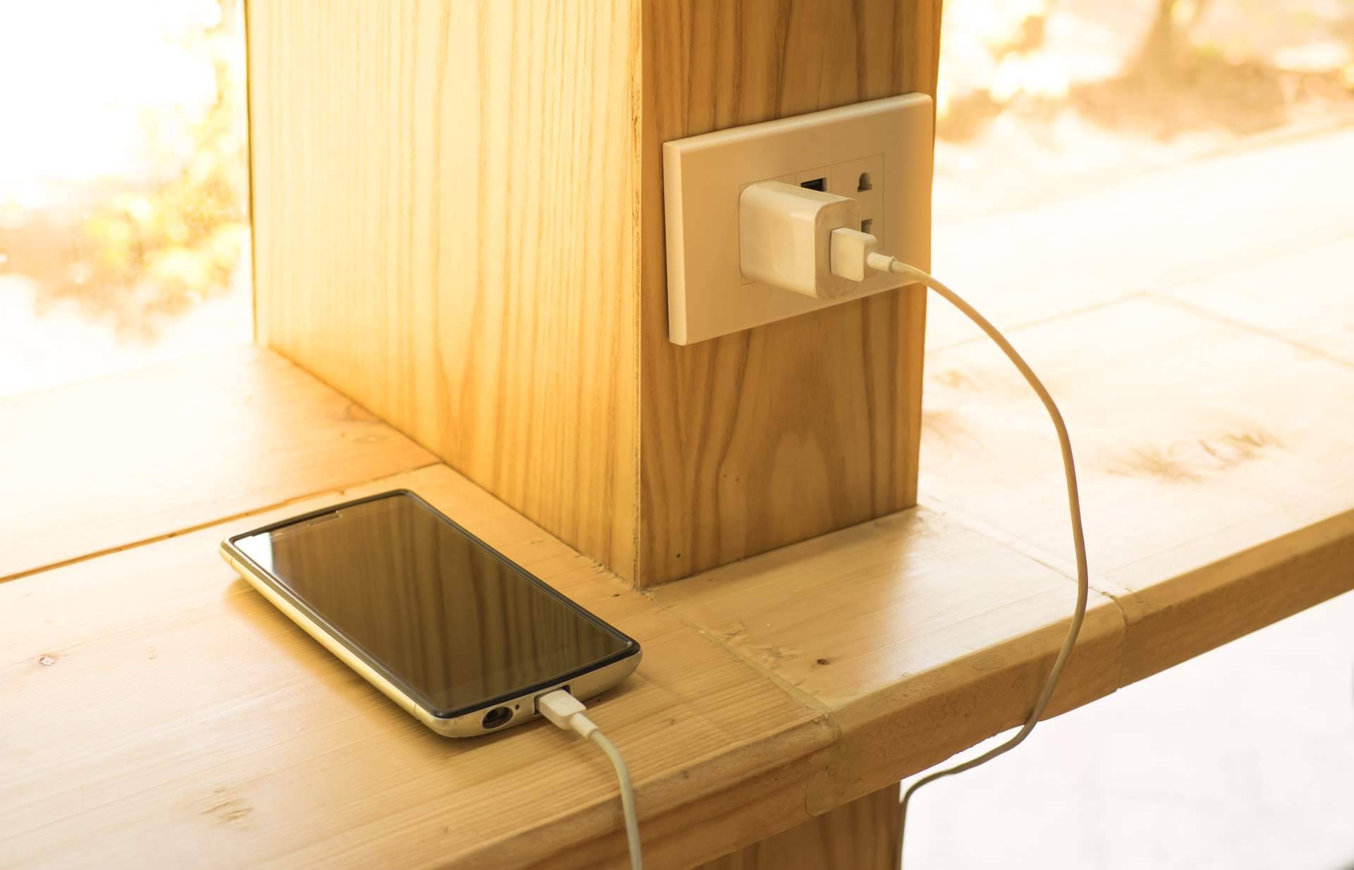 Guijarro Hermanos ofrece suministros de energía y torretas elevables para encima de la mesa