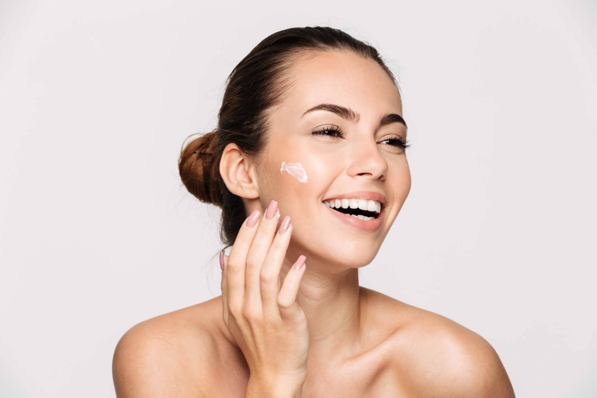 Farmacias 5 Estrellas habla sobre la cosmética facial para el cuidado de la piel