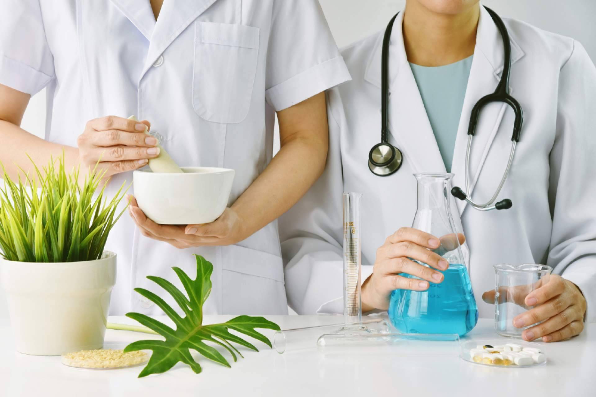 Farmacia 5 Estrellas explica las ventajas de optar por la fitoterapia