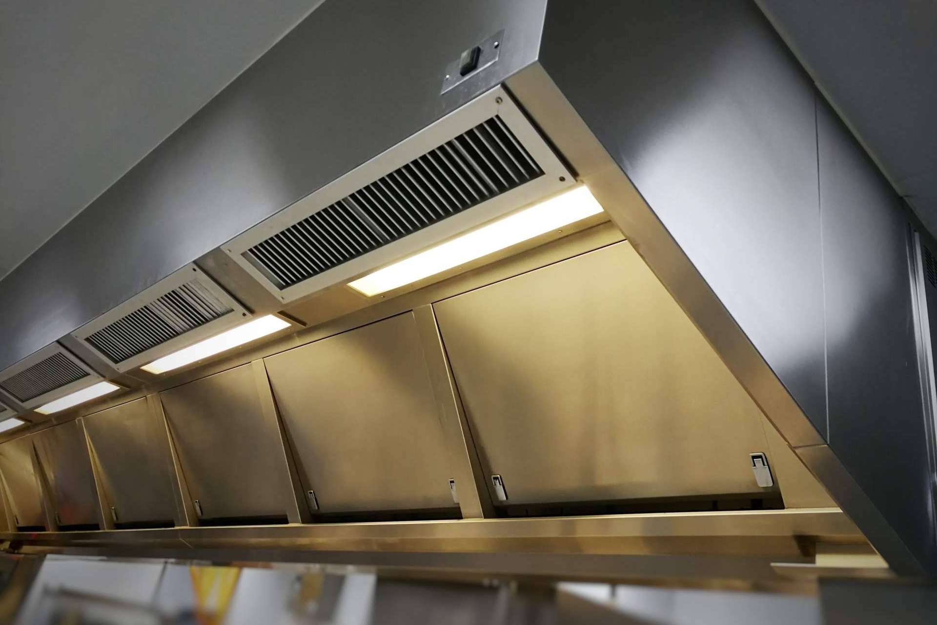 Grupo Industrial ofrece campanas industriales para purificar el aire en todo tipo de cocinas