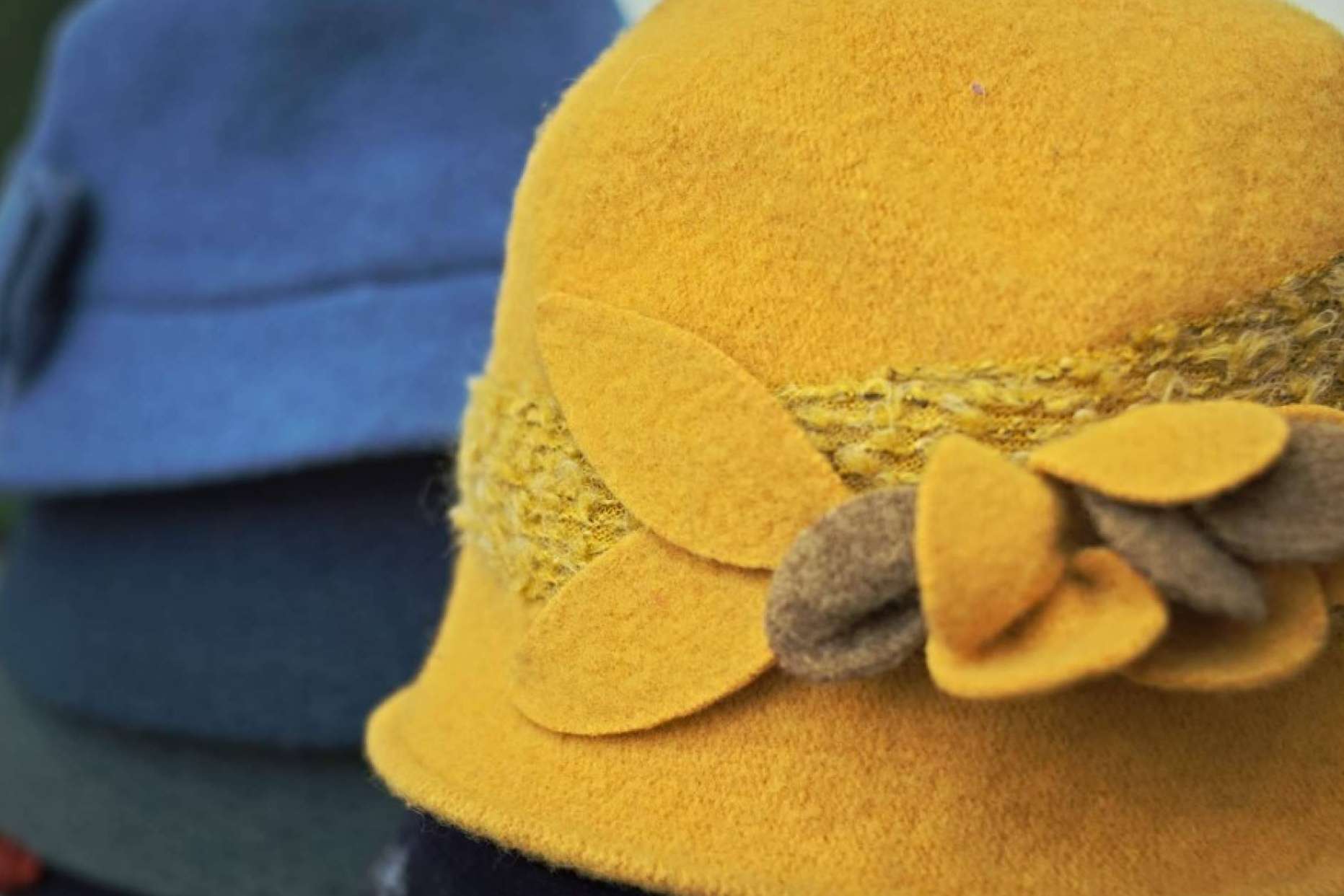 Estilo y elegancia con los sombreros de Santacana