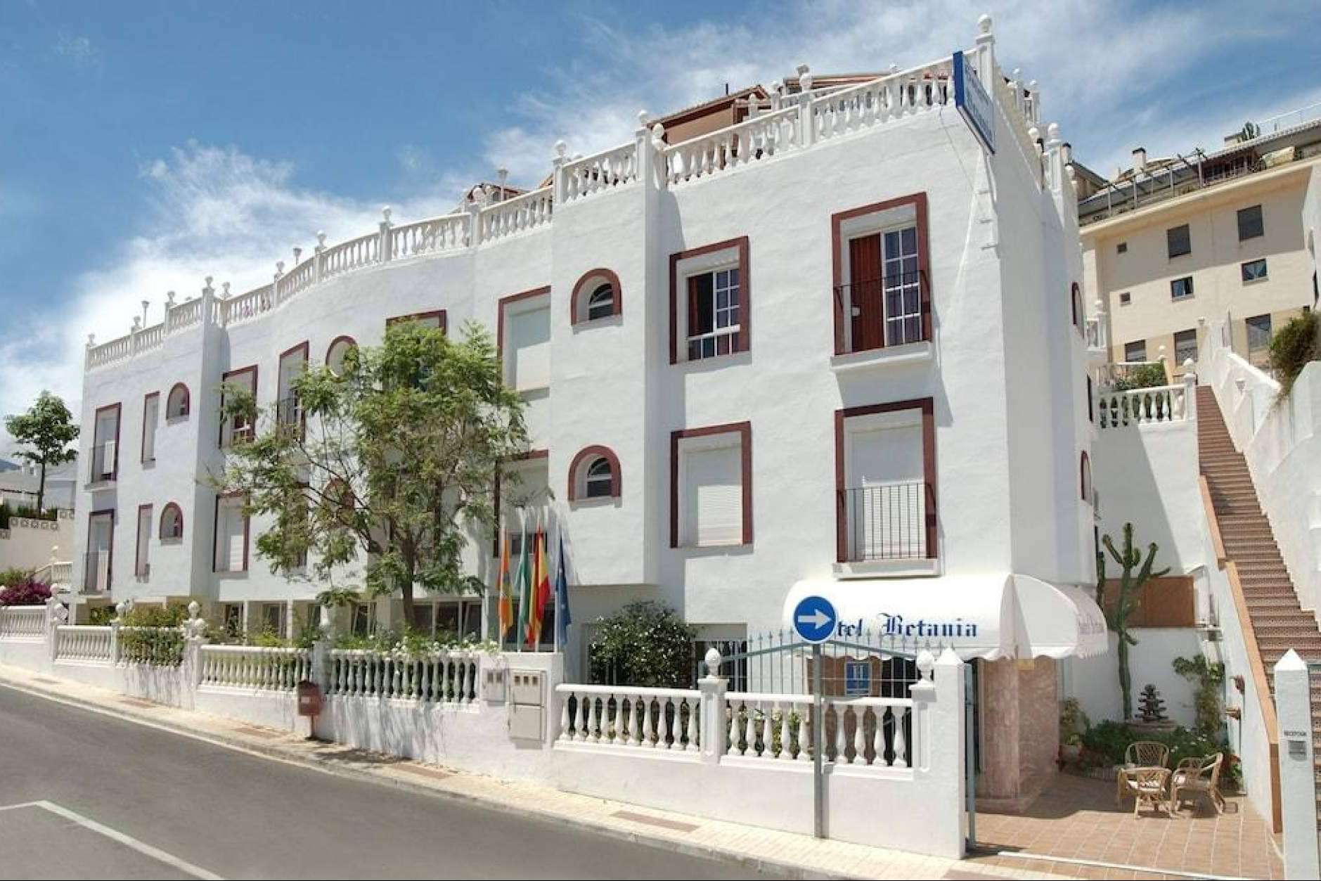Hotel Betania, alojamiento Benalmádena situado a tan solo 150 metros de la playa
