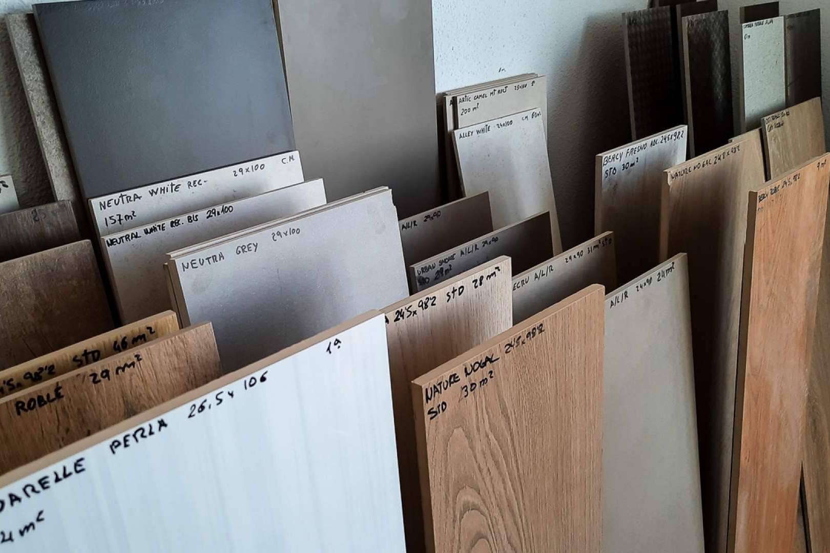 Artegrés, el local de porcelánico imitación en madera