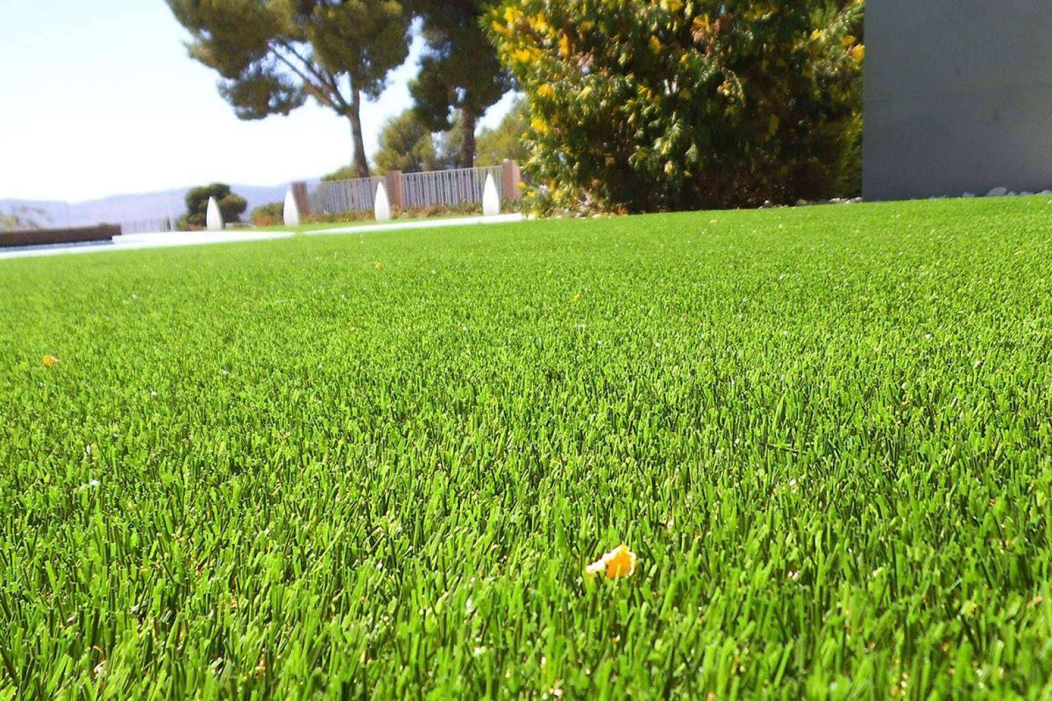 ¿Por qué elegir el césped artificial en la terraza o el jardín?
