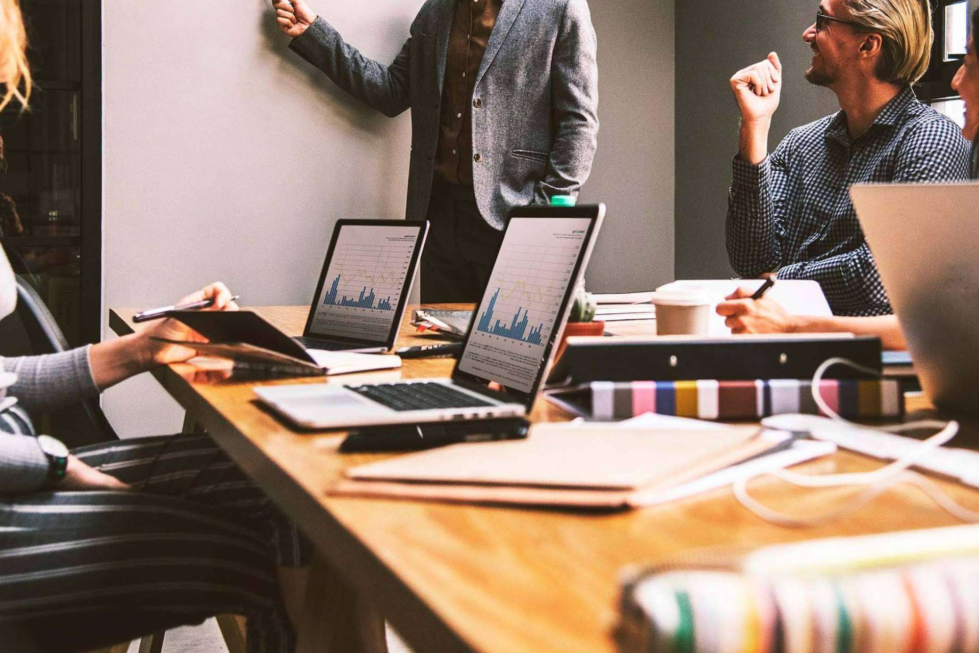 Impulsar el bienestar y la productividad mediante el interiorismo de oficinas