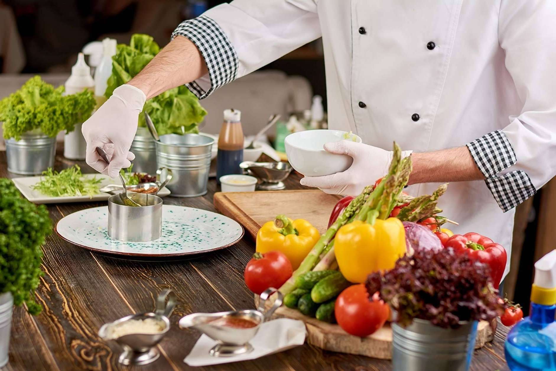 'GASTRONOMÍA de la A a la Z', una obra imprescindible para cocineros, estudiantes y aficionados a la cocina