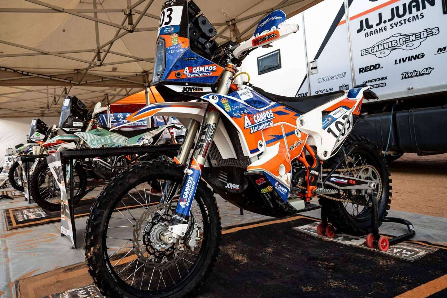 Las equipaciones para rally en moto de ADHESIVOSEMBARRADOS