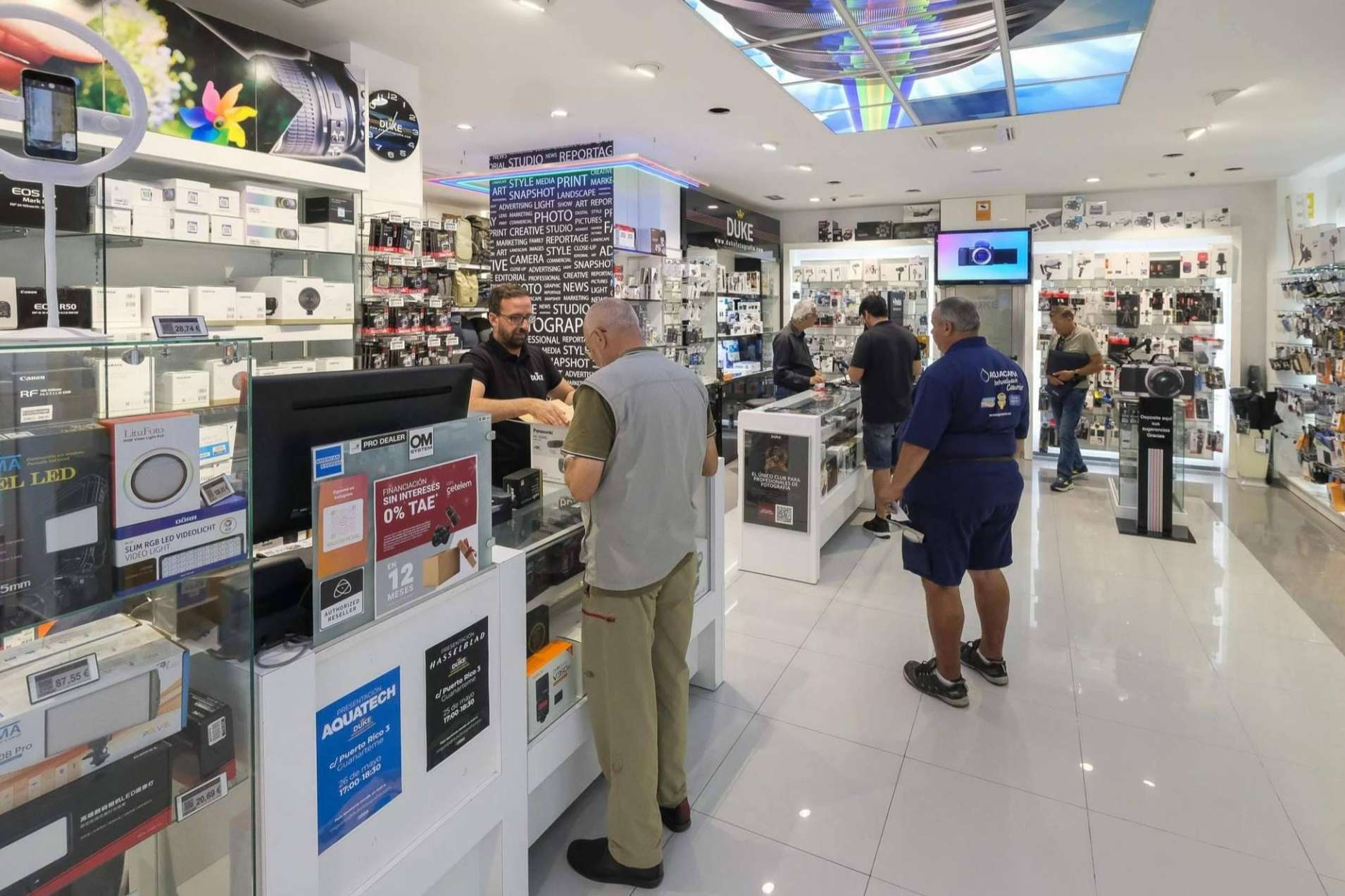 El amplio catálogo de cámaras digitales de Duke Fotografía