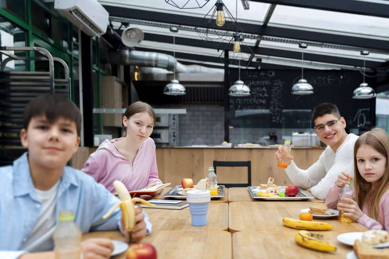Alimentación saludable y comodidad; Cómo Ilitia Mediterránea transforma las cantinas escolares y deportivas