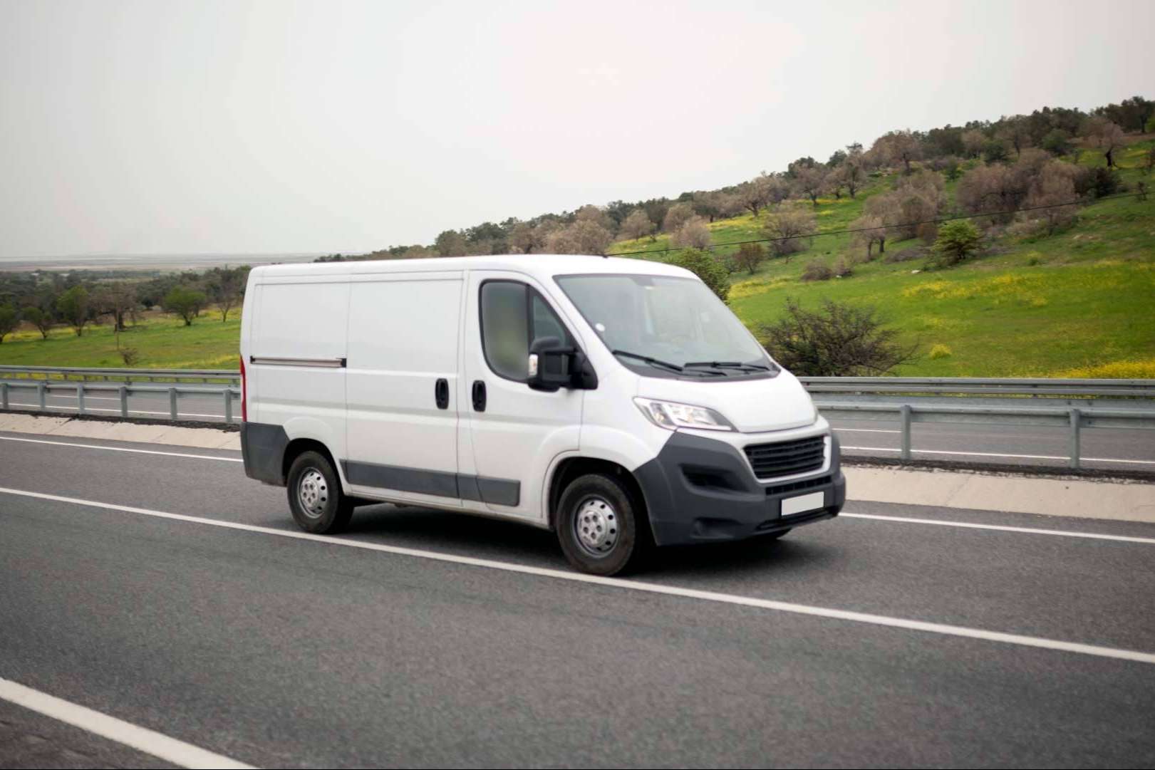 ¿Dónde encontrar una gran variedad de modelos de furgonetas de ocasión en Madrid? MID Car