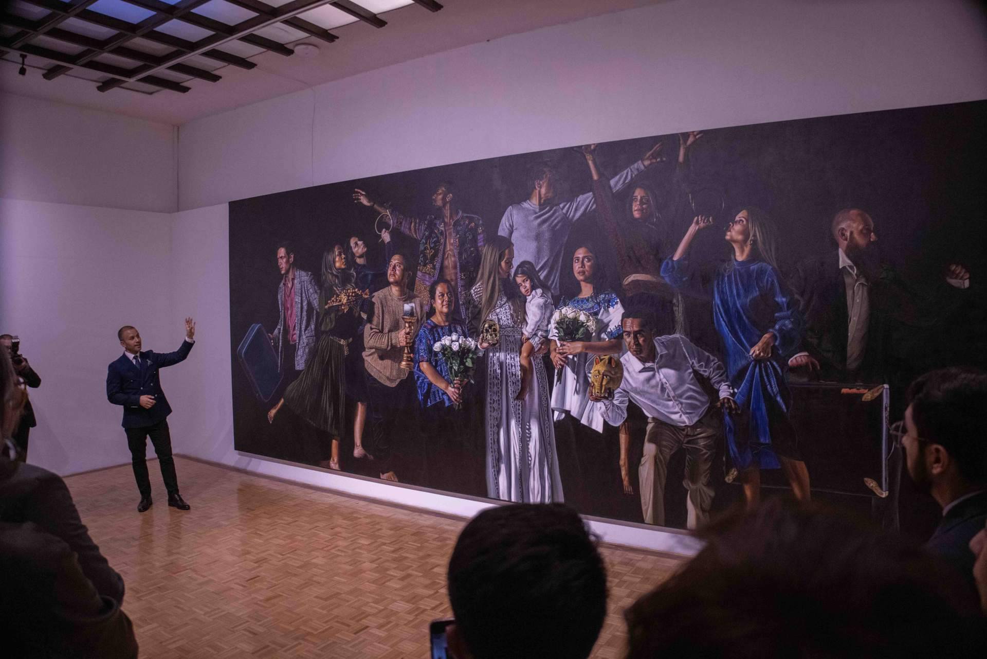 El artista hiperrealista Chrispapita expone 'Inclusión' en México