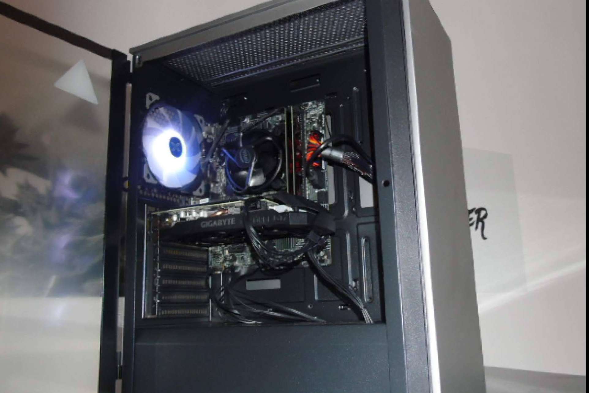 Variedad de PC para oficina con PowerZone Shop