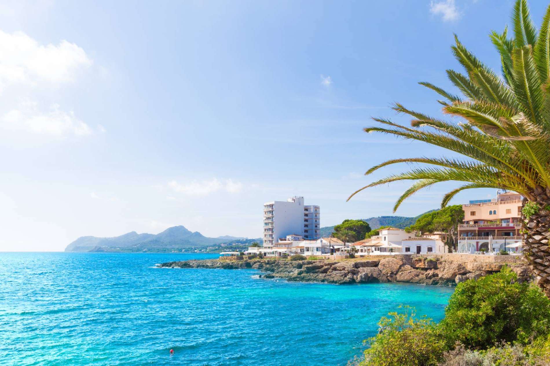 Cala Ratjada; la joya escondida para parejas enamoradas en Mallorca