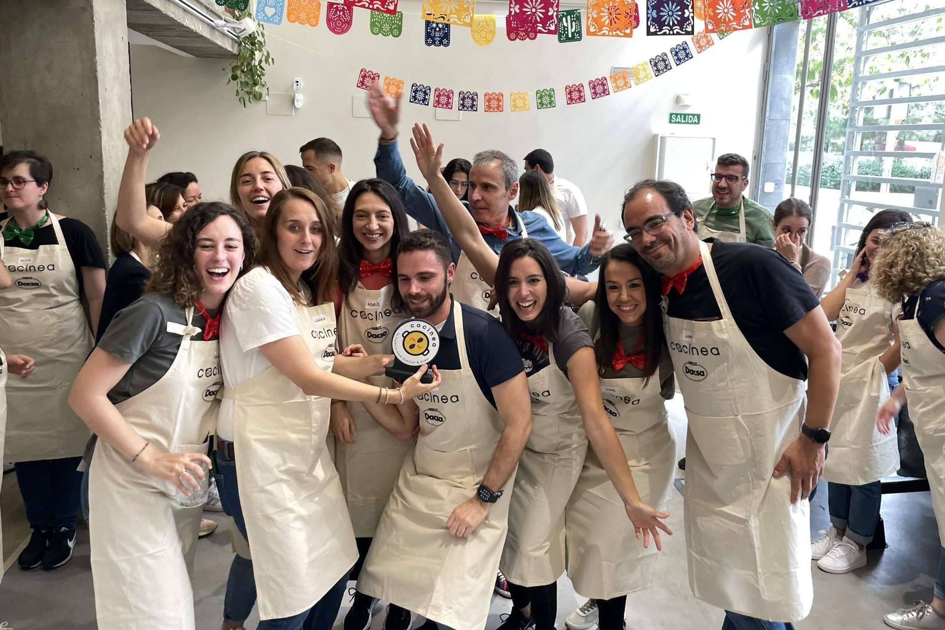 Organizar actividades de team building de cocina para empresas en Cocinea