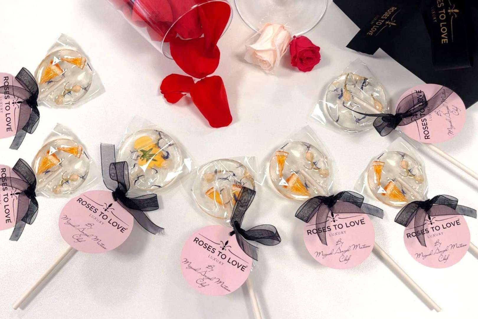 Roses to Love y sus pequeños placeres como las piruletas de flores comestibles