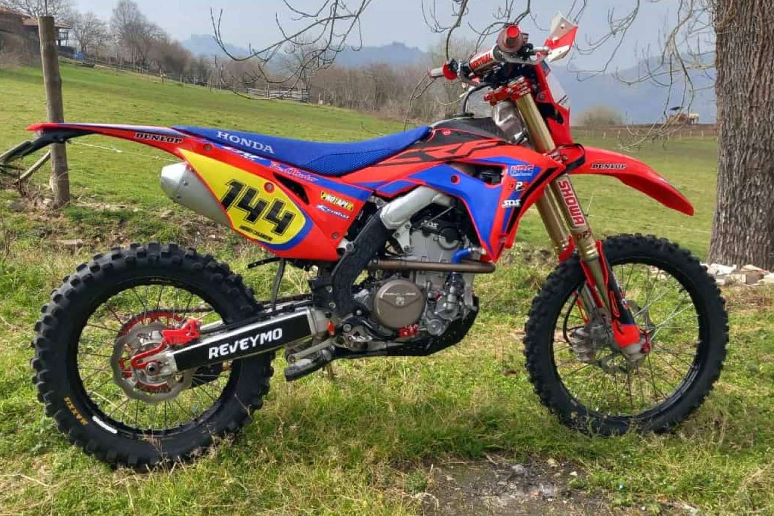ADHESIVOSEMBARRADOS dispone de adhesivos motocross