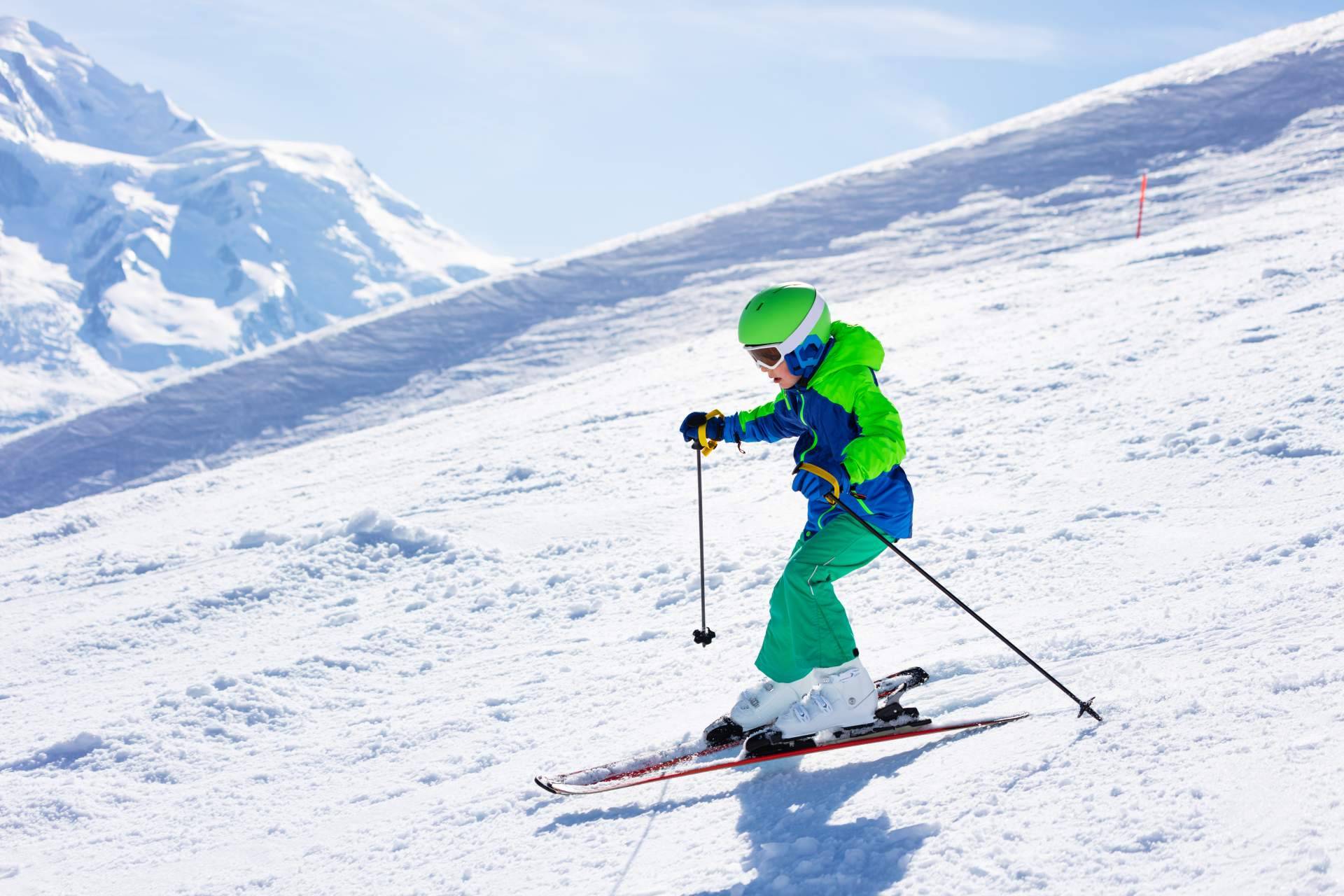 En Sierra Nevada Adventure & Ski, alquiler de monos nieve para niños
