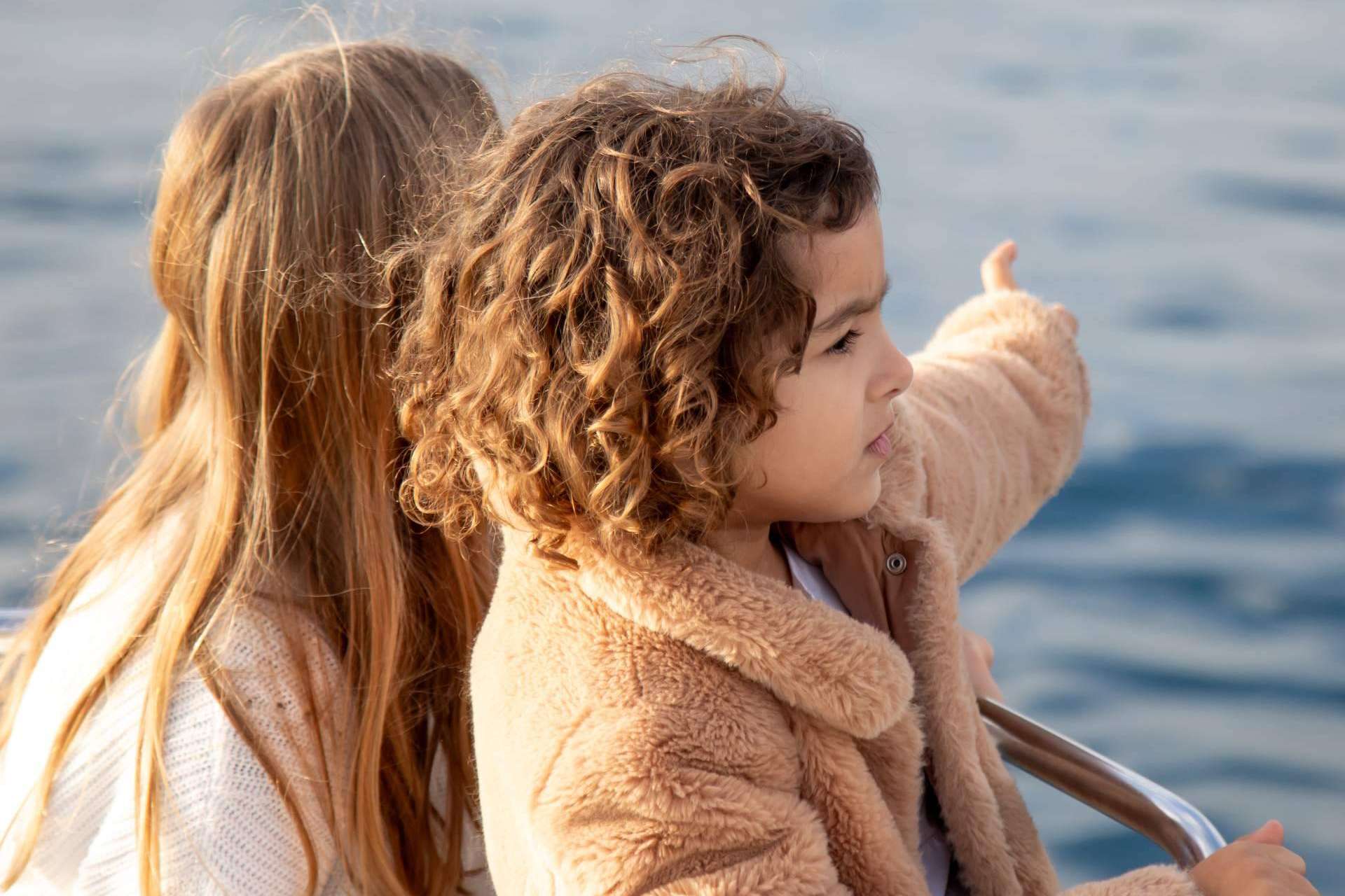Sondevela ofrece salir en invierno en barco en Barcelona, una idea más económica y con mucho encanto