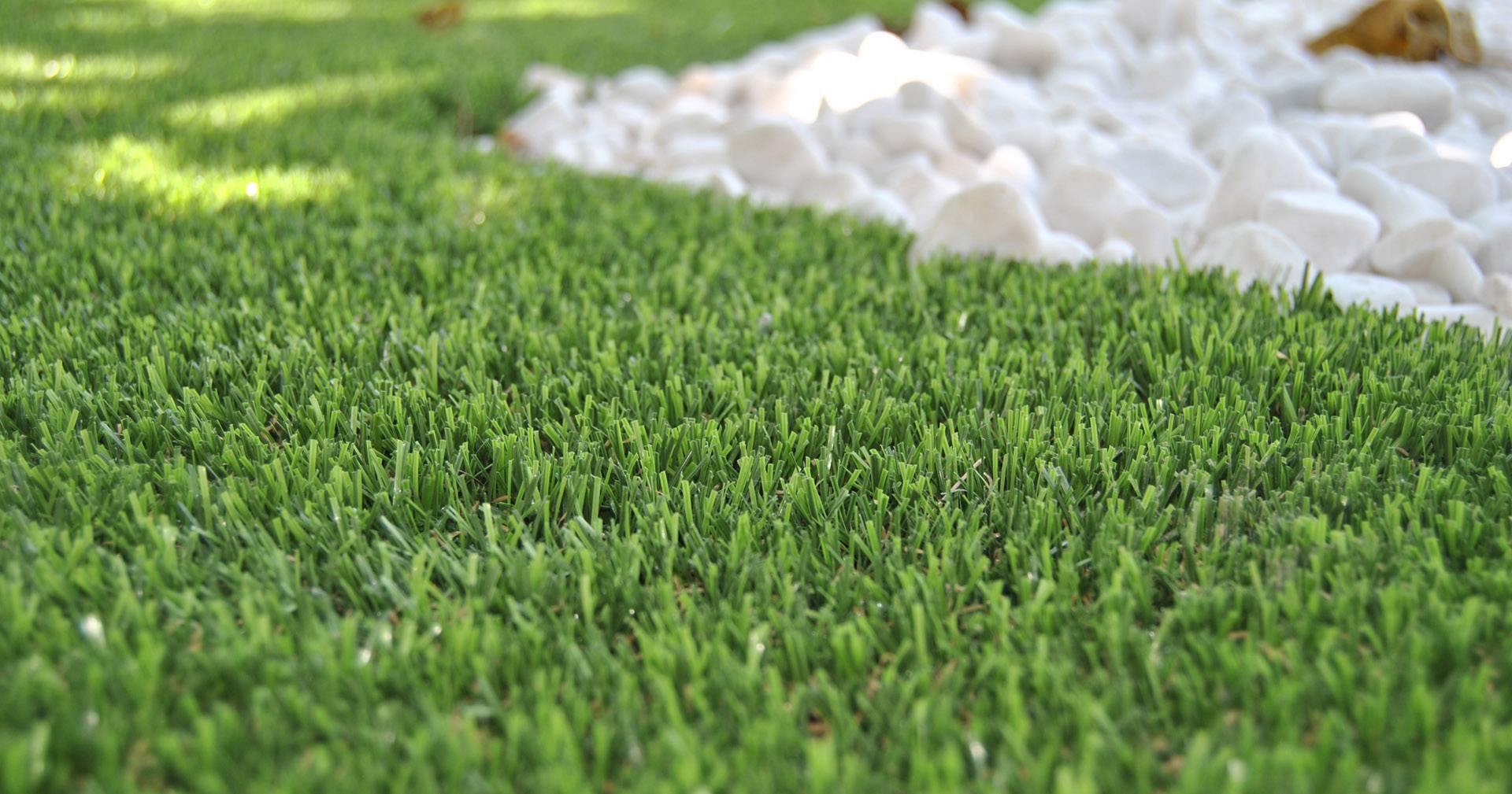 ¿Cuáles son las ventajas del césped artificial para el hogar?, de la mano de Albergrass