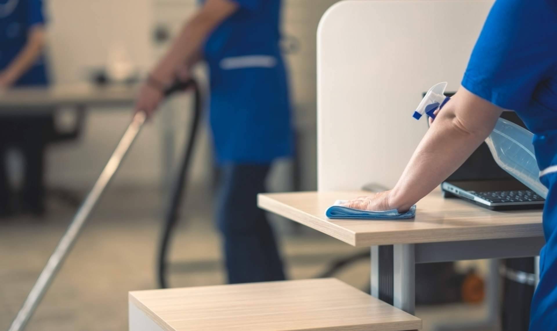 ¿Por qué es esencial contratar un servicio profesional de limpieza?, con Limpiezas Gomesa