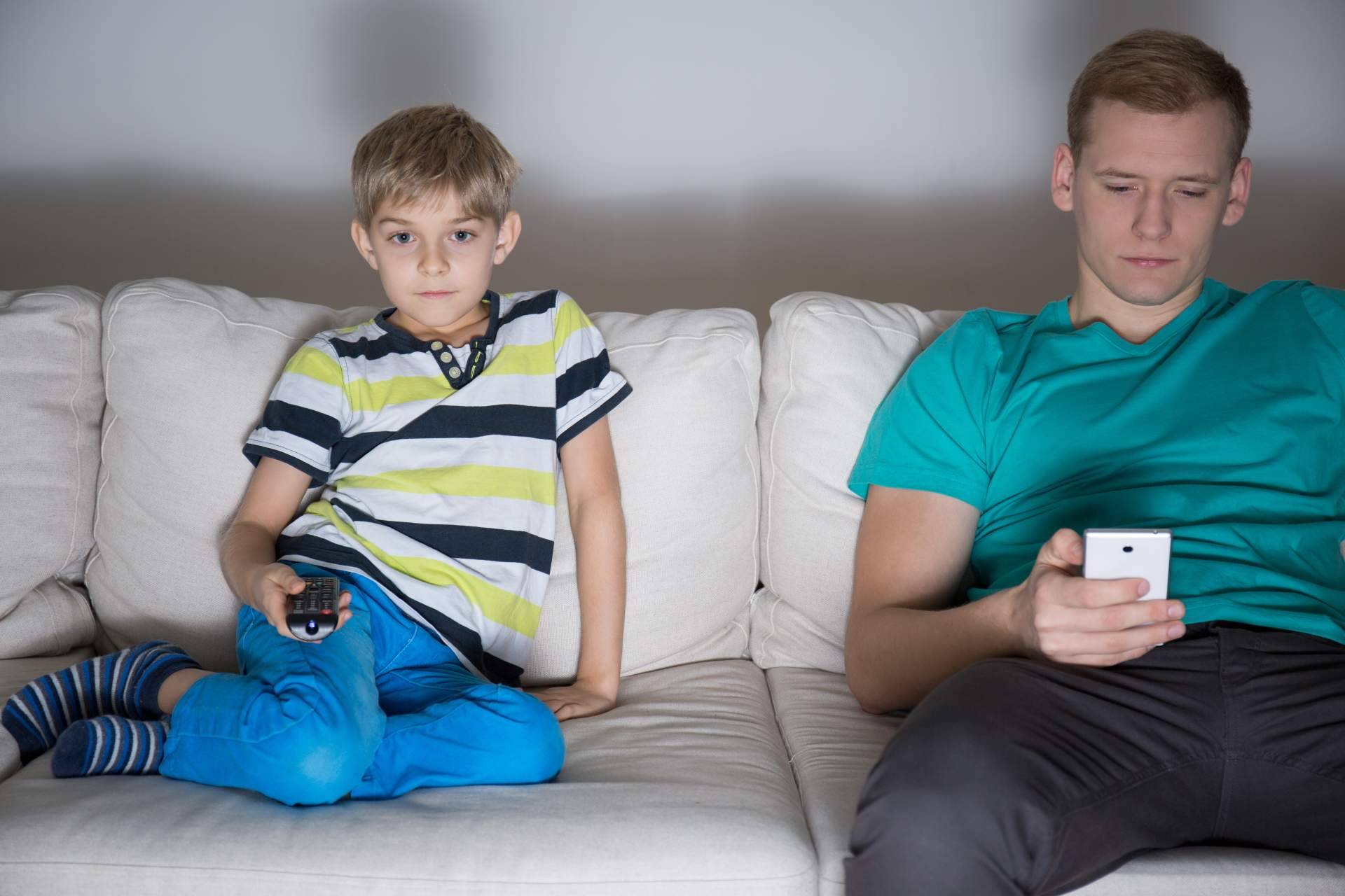 Televisión y móvil desde 11 euros al mes con OROC Fibra y Móvil