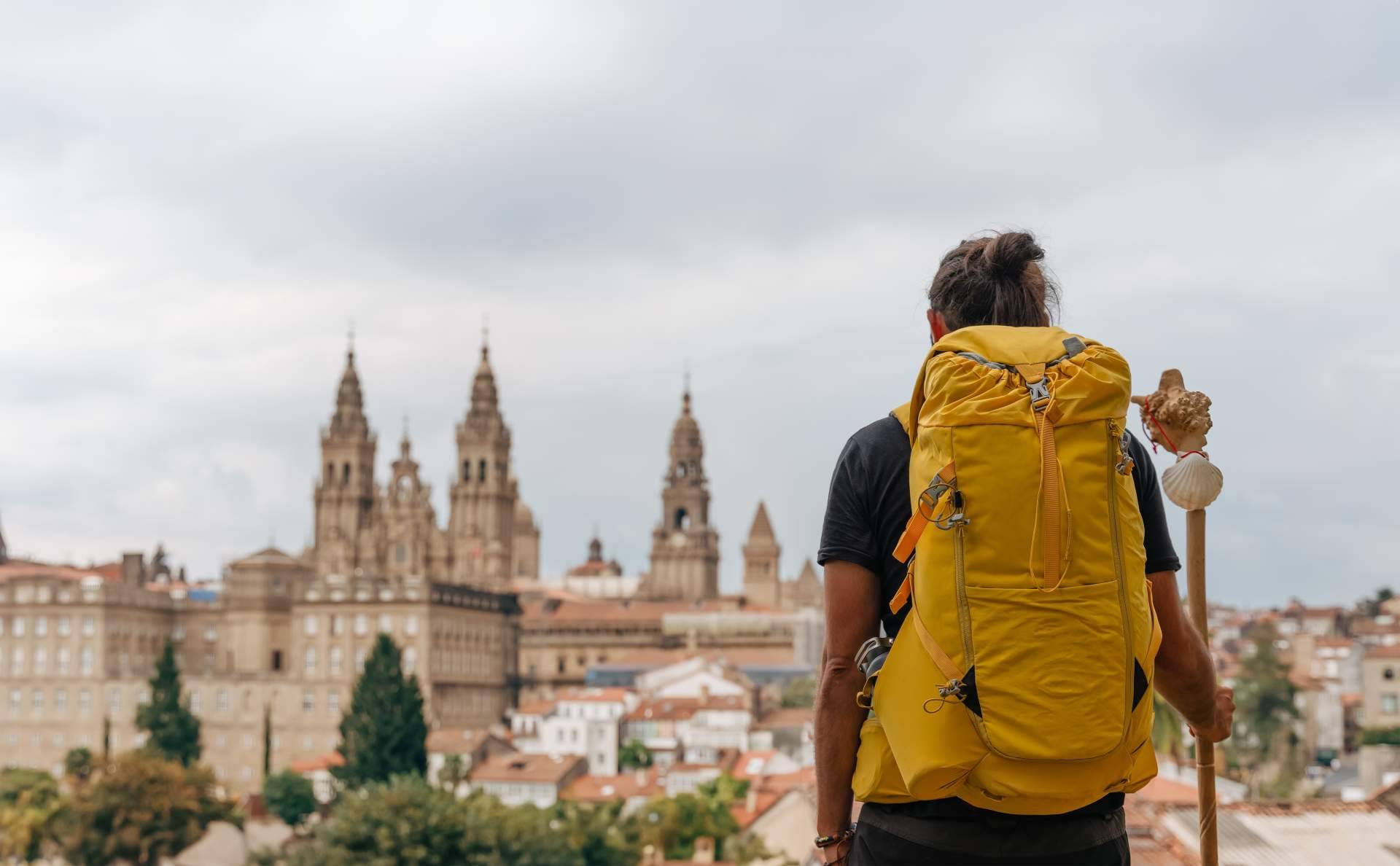 Razones para hacer el Camino de Santiago; un viaje cultural o religioso