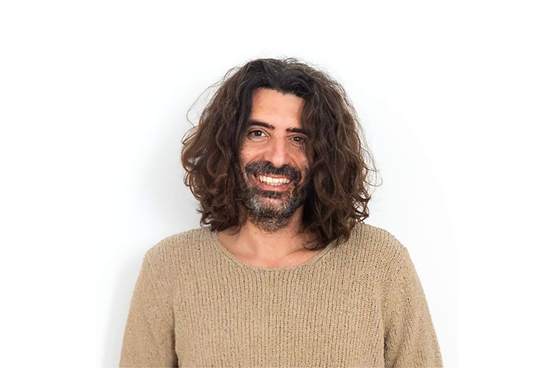Gerardo Reyes hace un tributo a la cultura pop y televisiva española, con un toque de humor en ‘Pirulí Forever. La tele no se rinde’