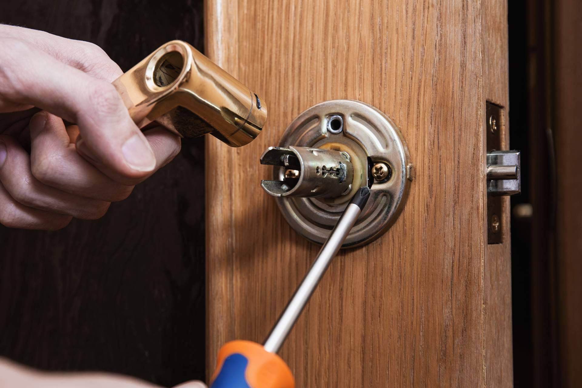 Reparaciones 10 ofrece servicios de cerrajería en Madrid las 24 horas del día y los 365 días del año