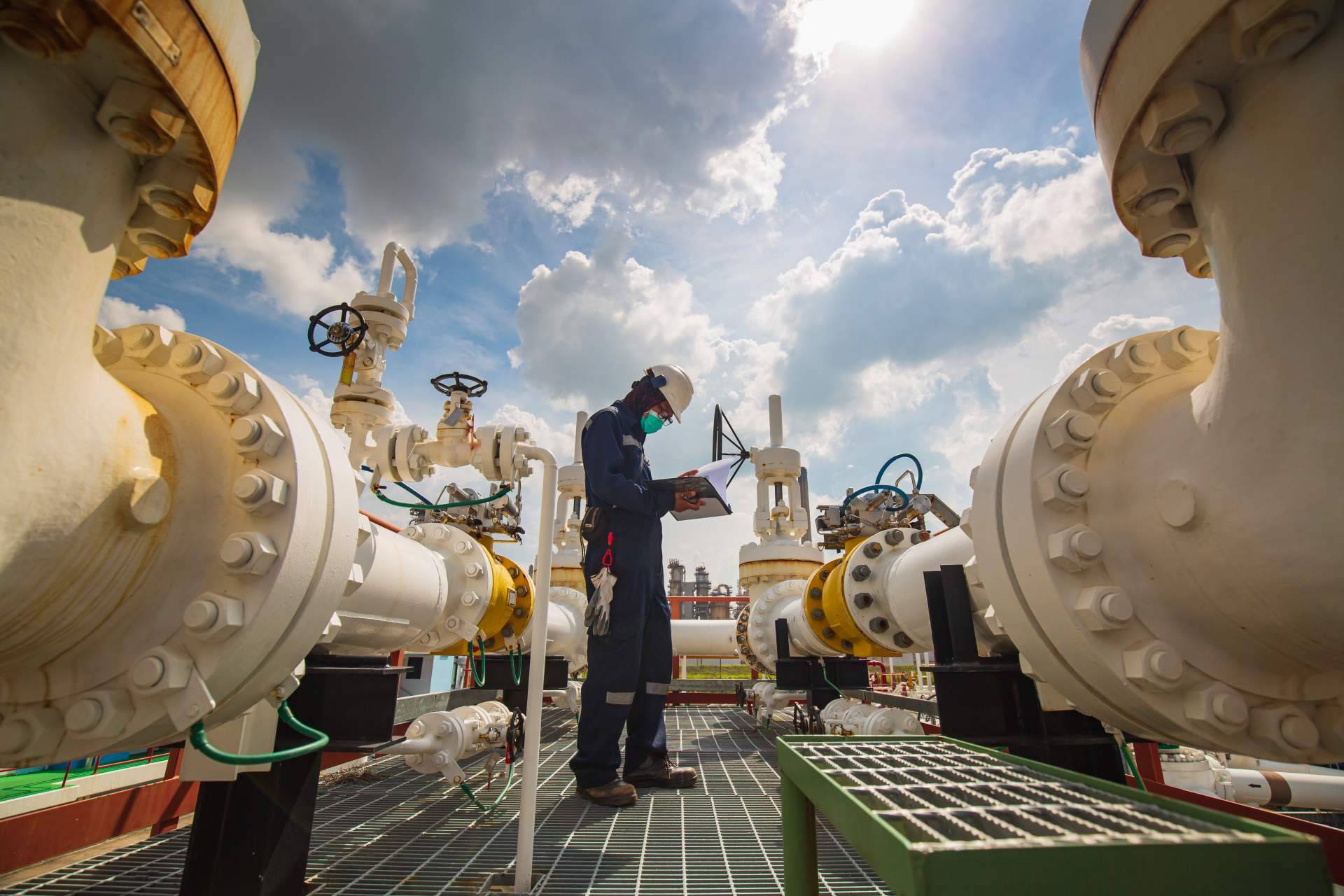 Conocer los desafíos y soluciones en equipamiento para ambientes extremos en la industria petrolera
