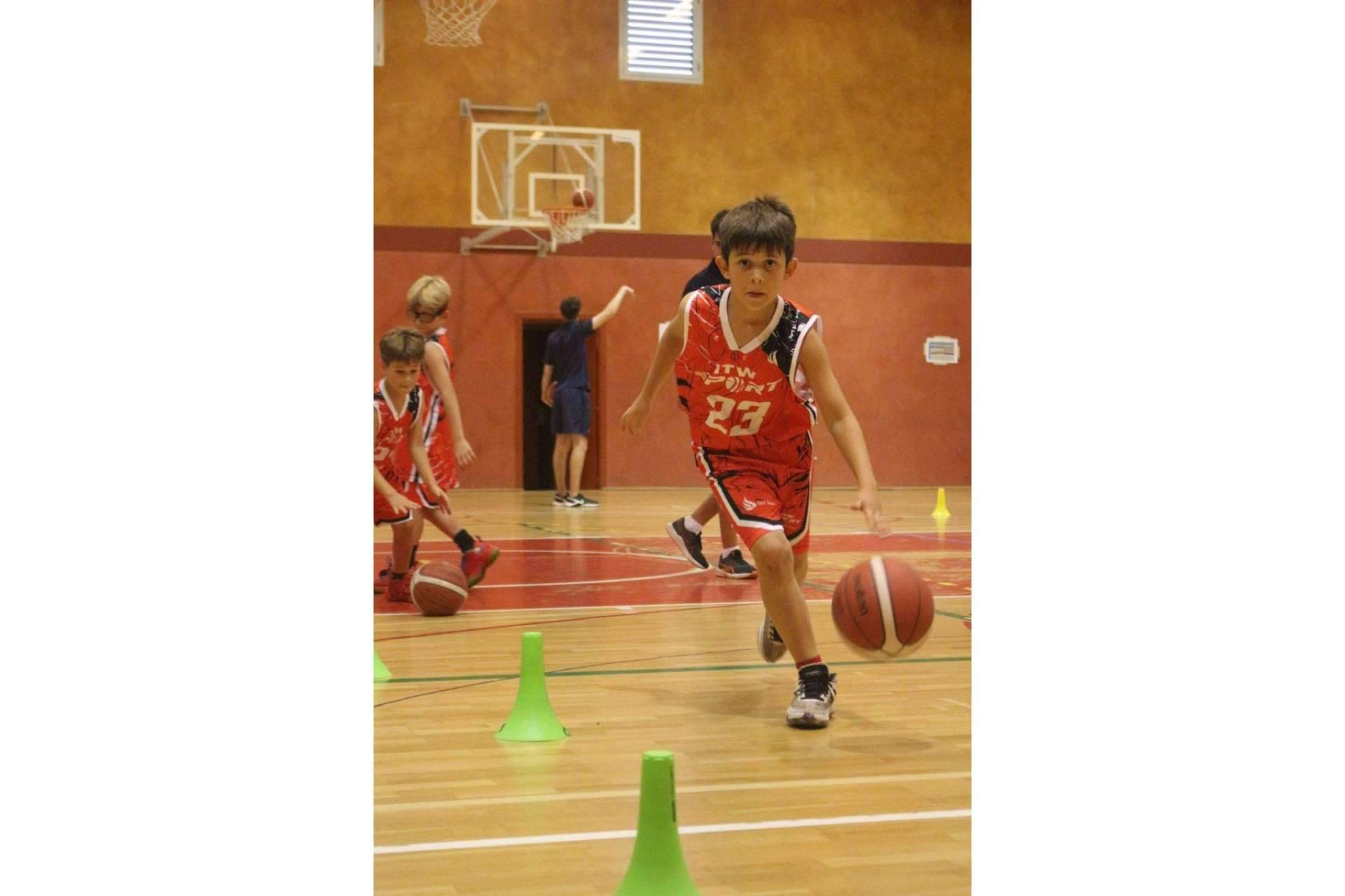 ITW Sport lanza una nueva edición del campus de verano de baloncesto