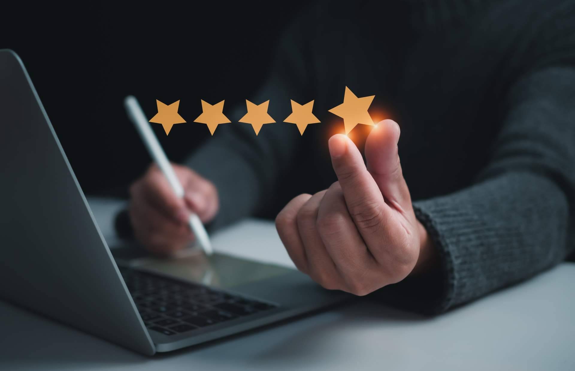 ¿Por qué las reseñas en Google son la clave para escalar posiciones y atraer más clientes?