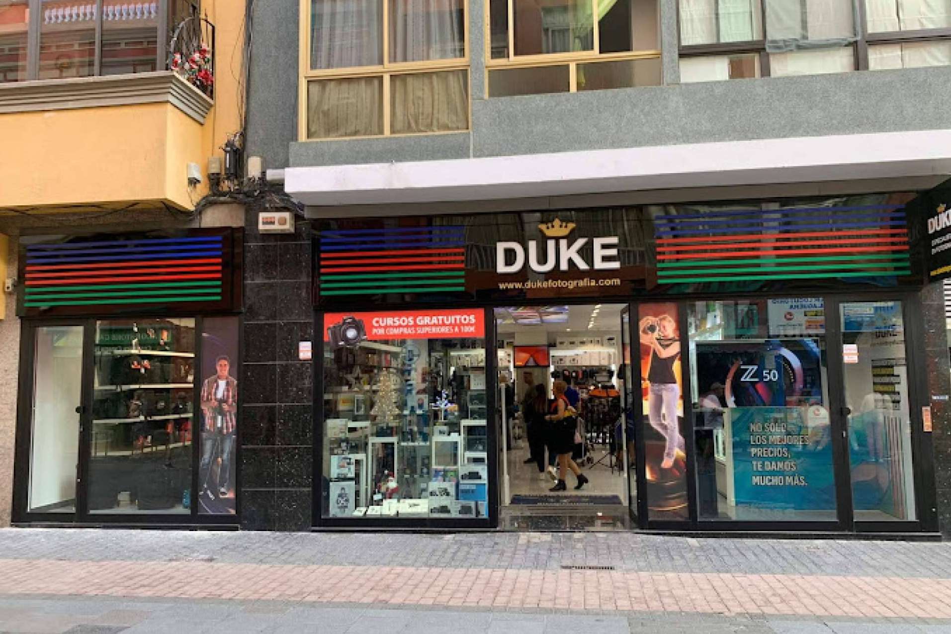 Duke Fotografía, variedad de flashes de estudio para distintos escenarios