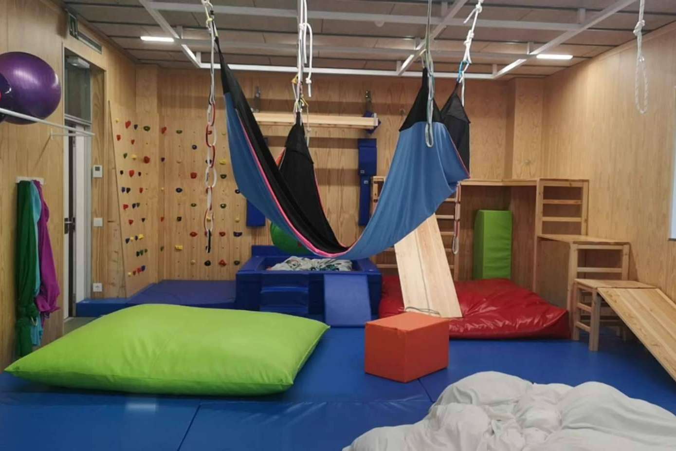 Adquirir equipamientos Tamdem para salas de terapia y psicomotricidad infantil