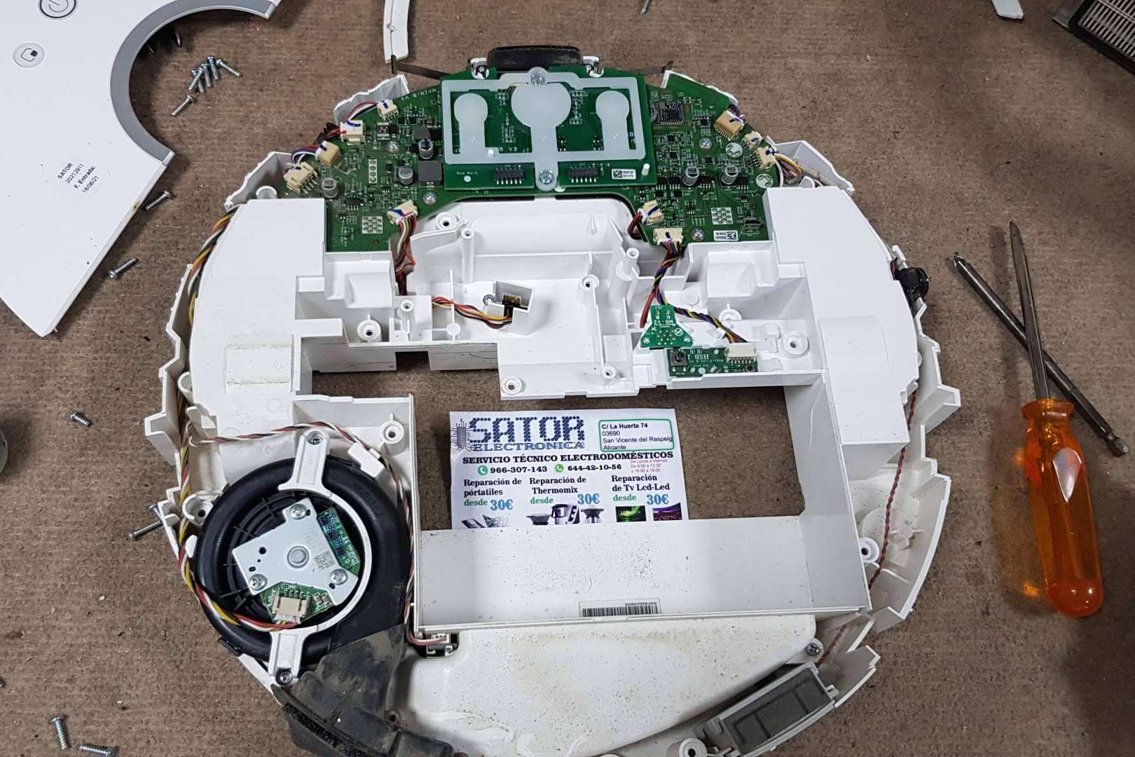 Limpieza semanal del robot aspirador para evitar averías, por Sator Electrónica