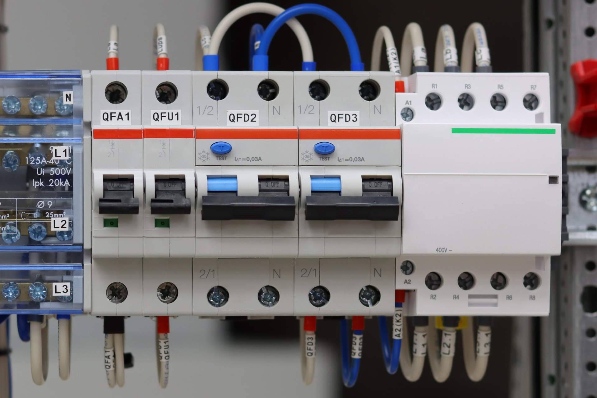 Precios competitivos de material eléctrico Schneider en Cadenza Electric