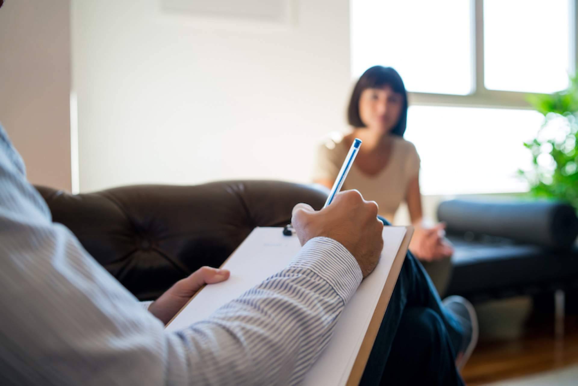 Consejos para elegir a un buen psicólogo, según Contigo Psicología