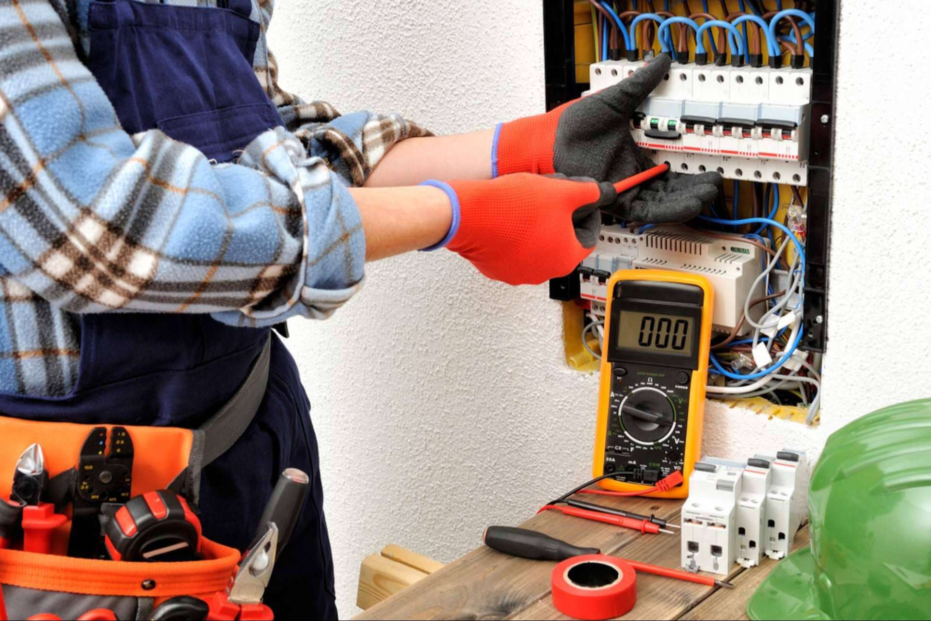 ¿Por qué contar con los magnetotérmicos C120N de Schneider?, por la empresa Cadenza Electric