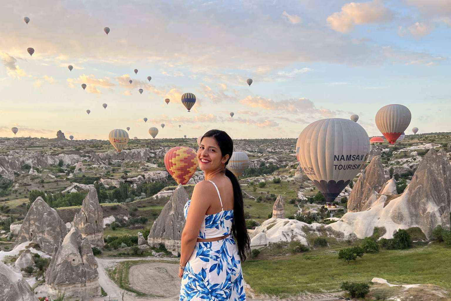 Camila Urrego Arcos, publicista, community manager financiera vive su pasión de viajar por el mundo gracias a su trabajo