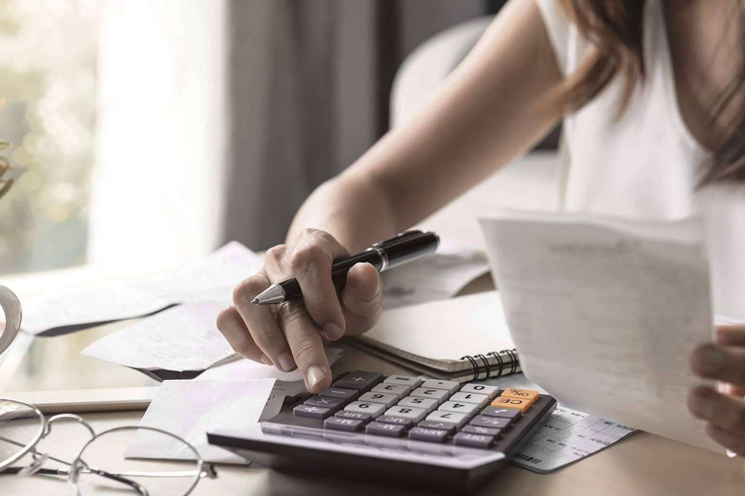 Incumplimiento del SMI; peligros de no actualizar el salario de una cuidadora en 2024