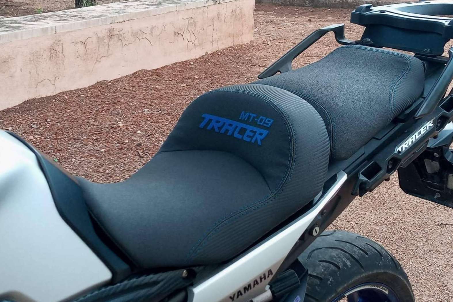Un asiento cómodo es un gran compañero para viajar en moto, por JM-Fundas