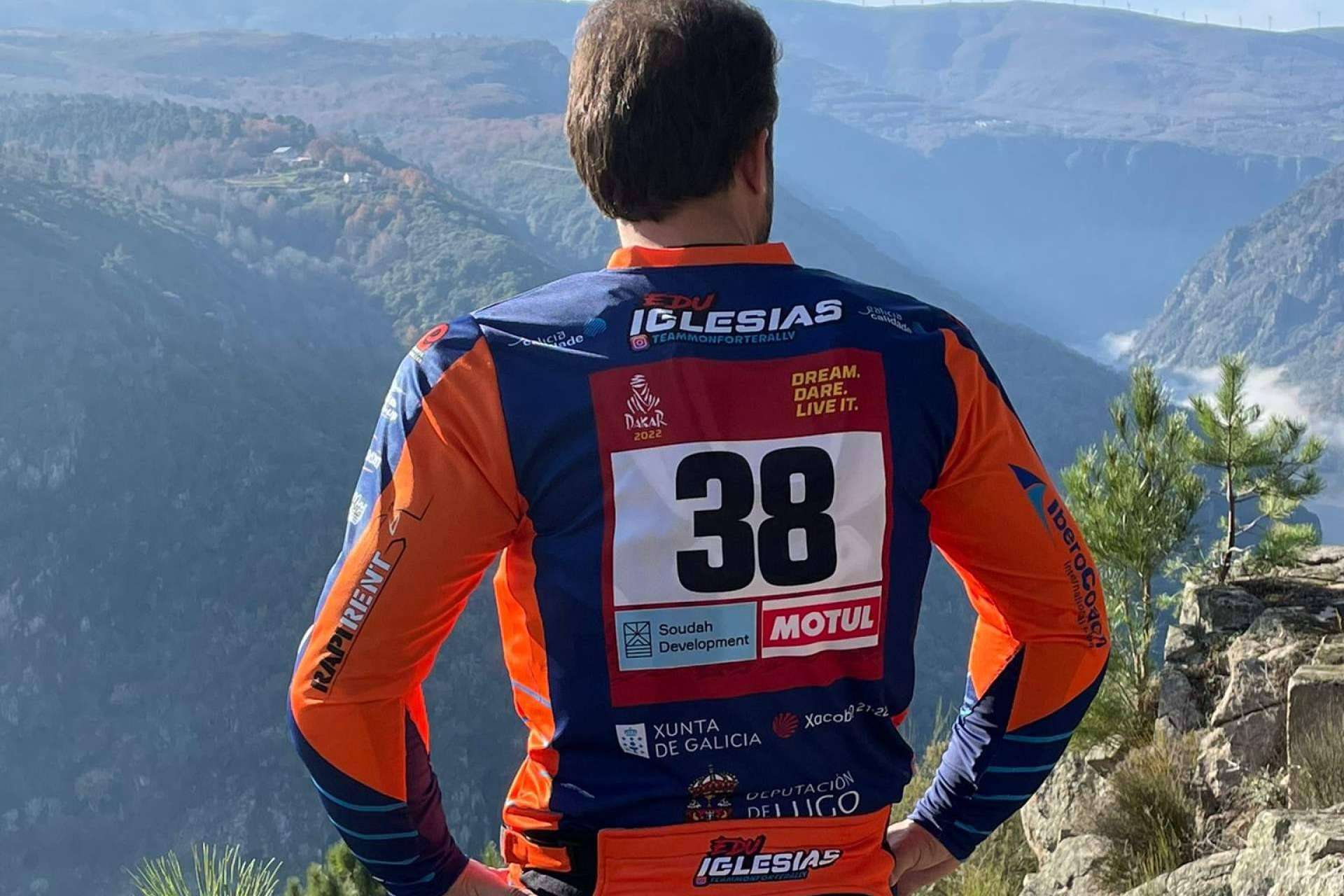 ADHESIVOSEMBARRADOS y sus equipaciones personalizadas para los amantes de las motos