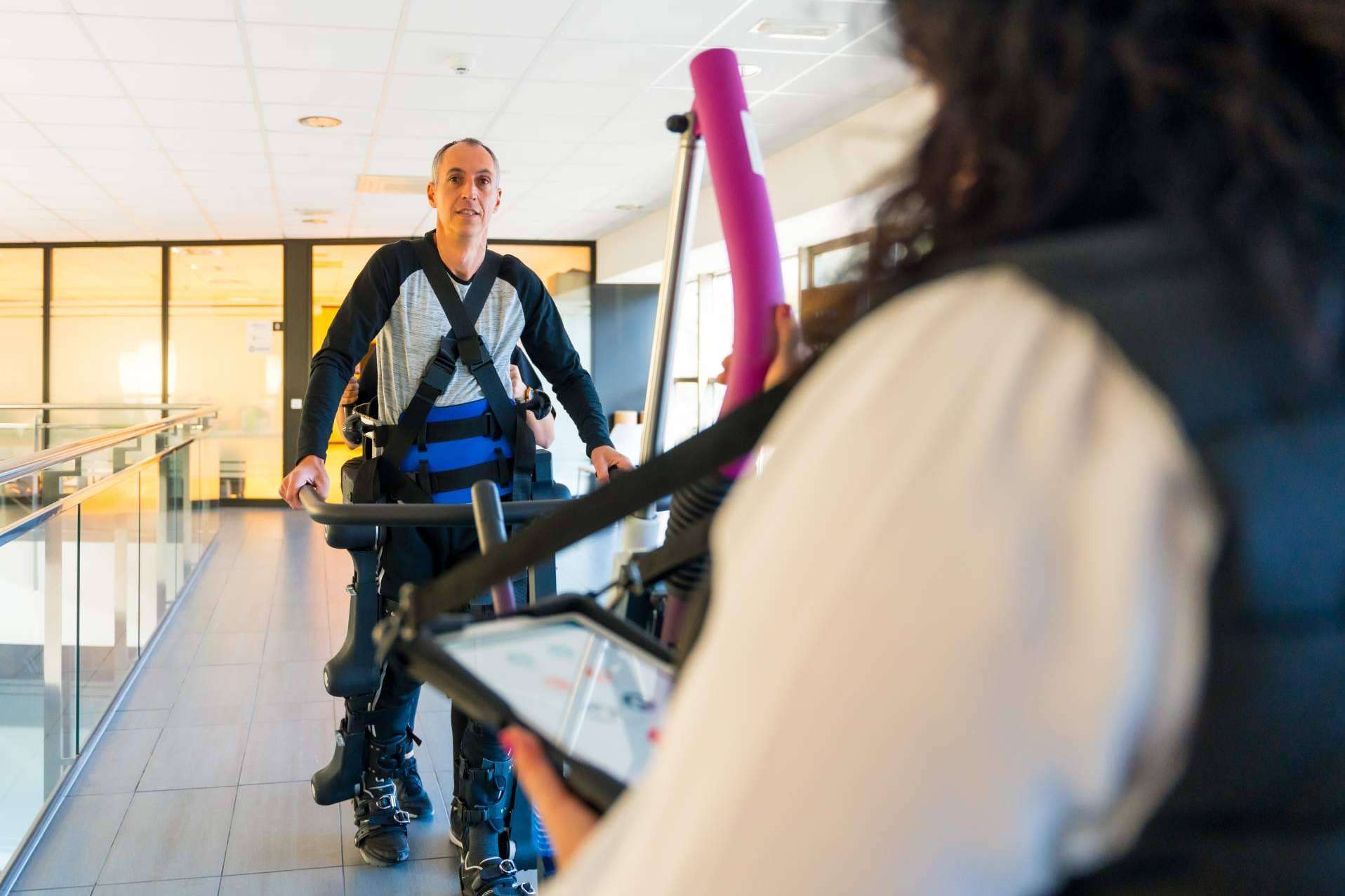 Neurorrehabilitación con tecnología de la firma Gogoa Mobility Robots en Movex Clinics