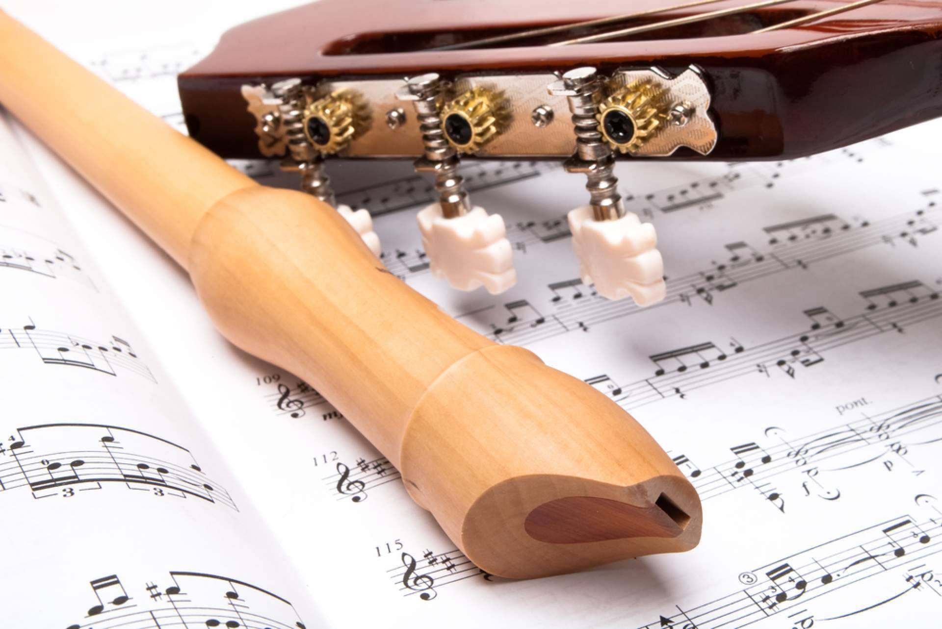 Escuela de Música La Clave ofrece cursos de formación musical para aprender a tocar instrumentos clásicos y modernos