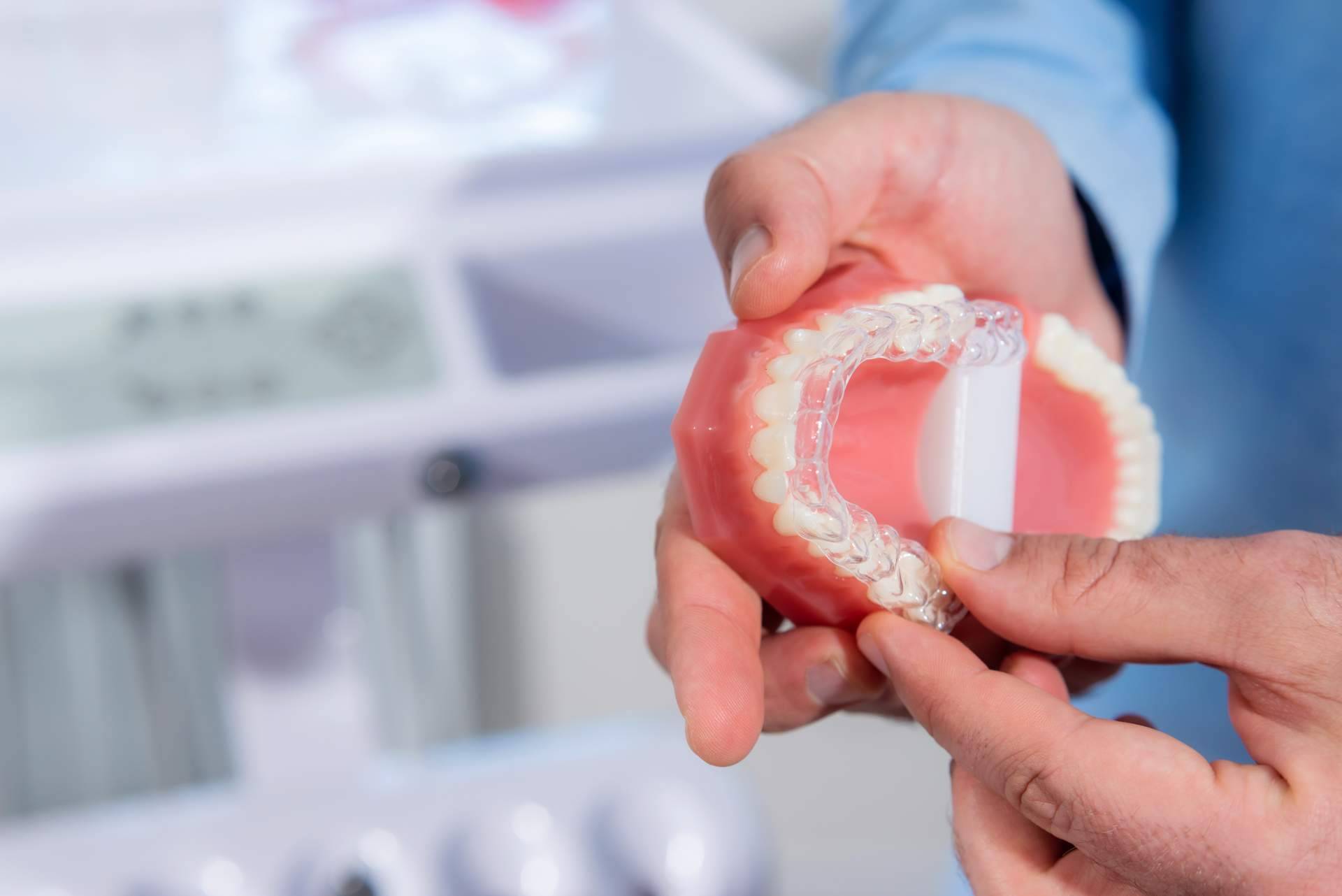 Las ventajas ofrece la ortodoncia Invisalign cuando es aplicada por especialistas como los de la Clínica Dental InterORALIA