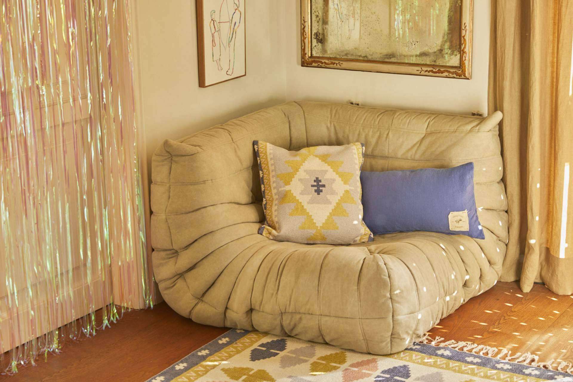 Dar un toque distintivo al salón con los textiles de Calma House