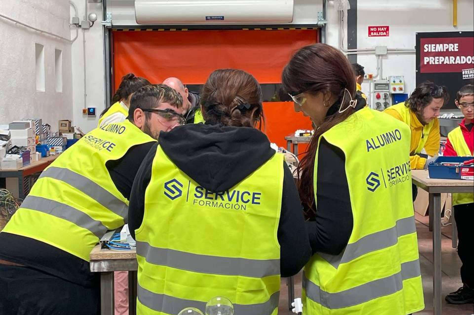 Formación humana y profesional acorde con el mundo académico y laboral en Servicedoor Formación
