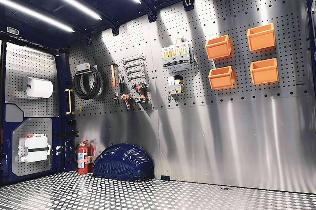 Equipamientos a medida de furgonetas y vehículos con Valsat