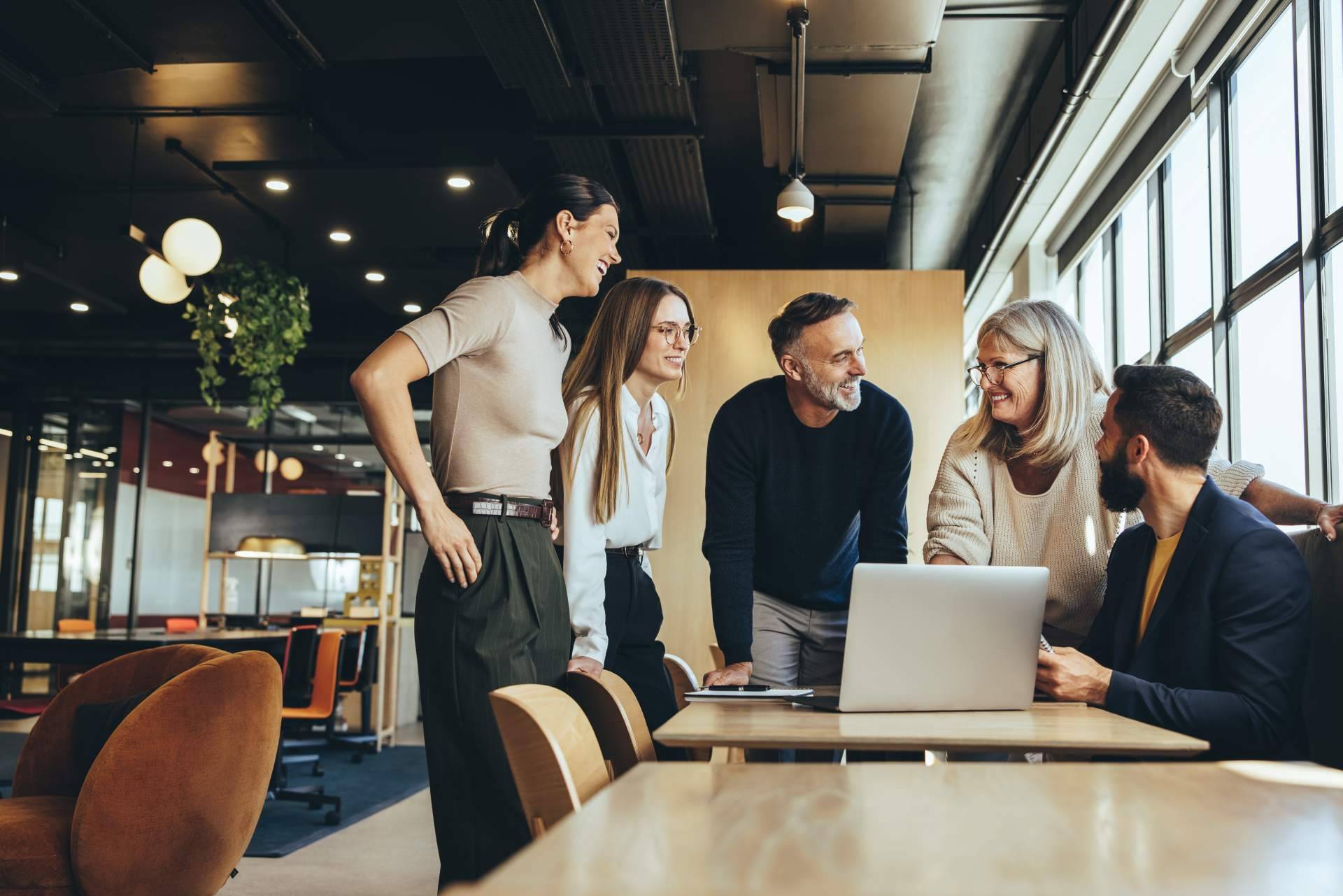 ¿Cómo preparar a un equipo para la era de la inteligencia artificial? Las estrategias de reskilling y upskilling