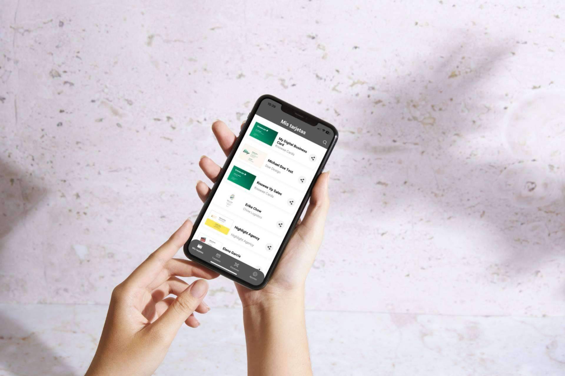 Del papel a lo digital. Knowee modifica la manera de gestionar tarjetas de visita